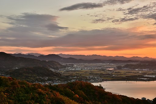 空も山も