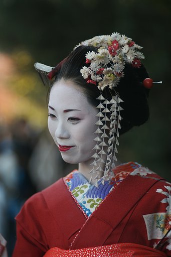 紅葉の嵐山を和服でシャナリ。