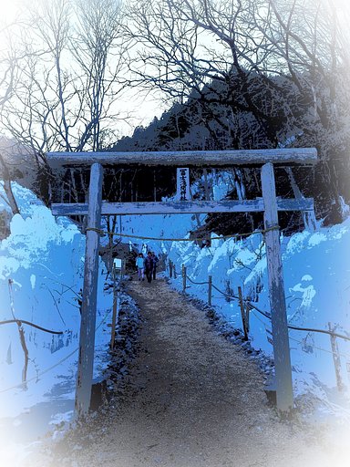 坂のある風景～あしがくぼの氷柱～