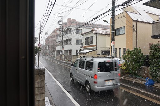 あ・・・雪だ