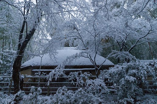 雪の茅葺き３