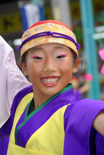 きつね目の少女