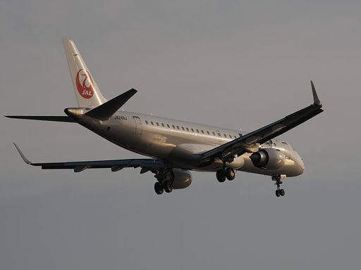 J-AIRのERJ190