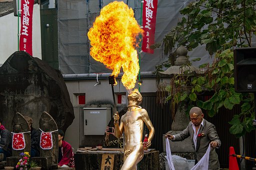 火を噴く！