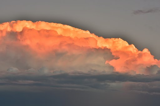 東へ抜ける雷雲