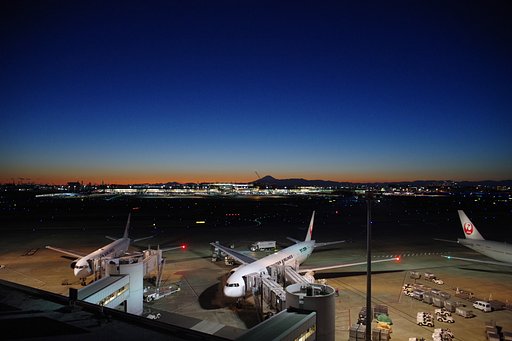 羽田空港・宵の口