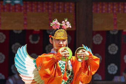 　舞楽神事　三