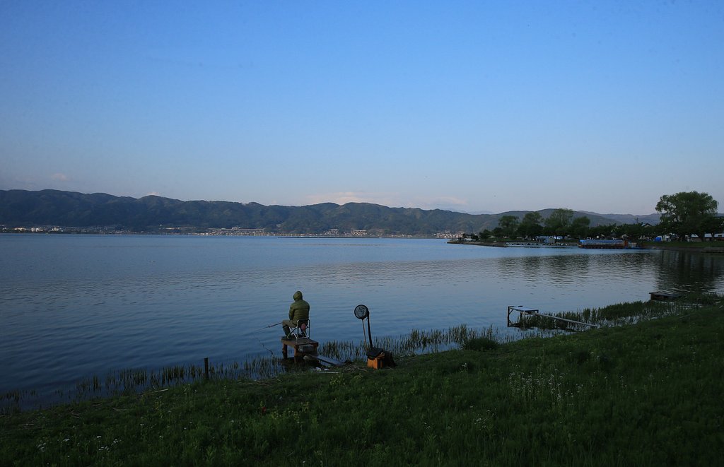 湖岸の朝