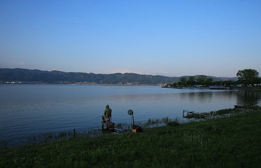 湖岸の朝