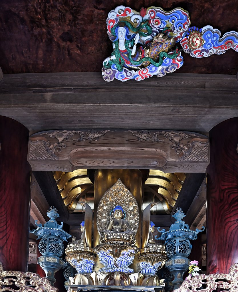 釈迦如来像と飛天