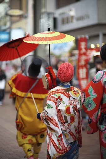 練り歩く
