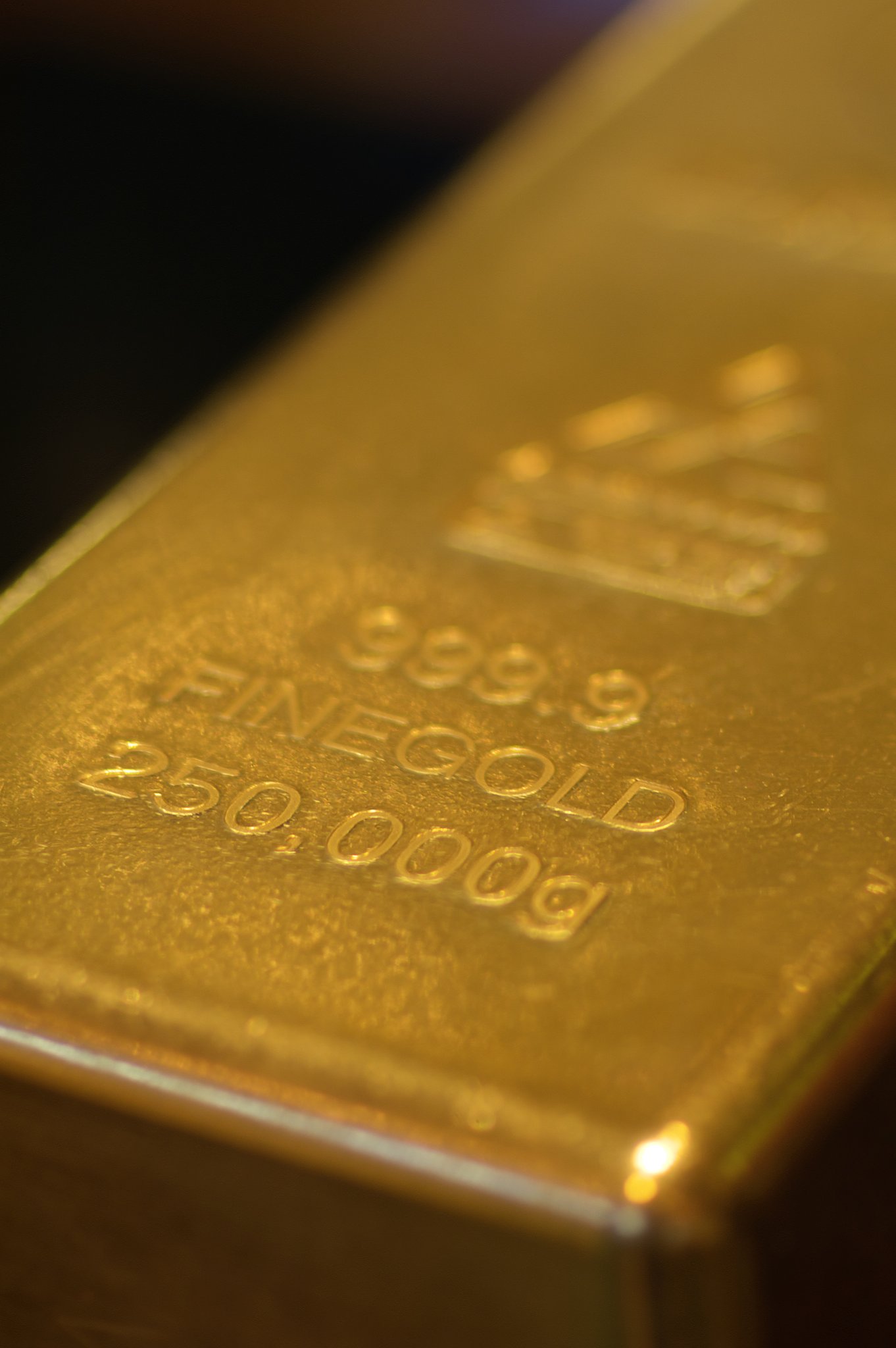 630,000,000円