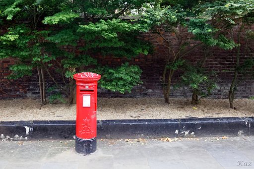 イギリスの丸型赤ポスト