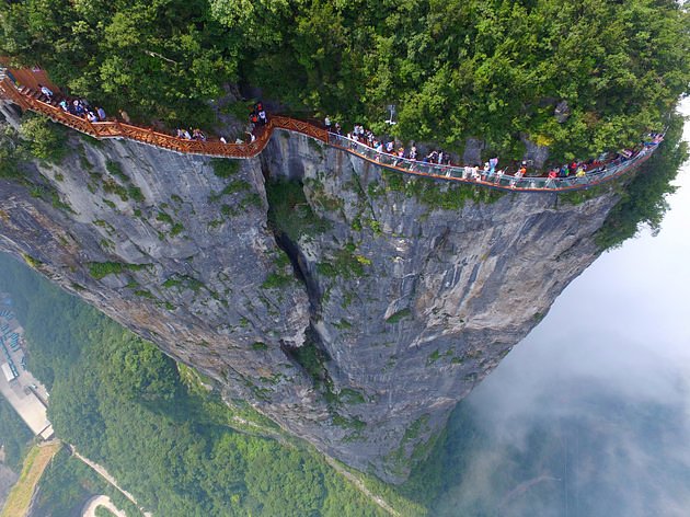 ガラスの歩道