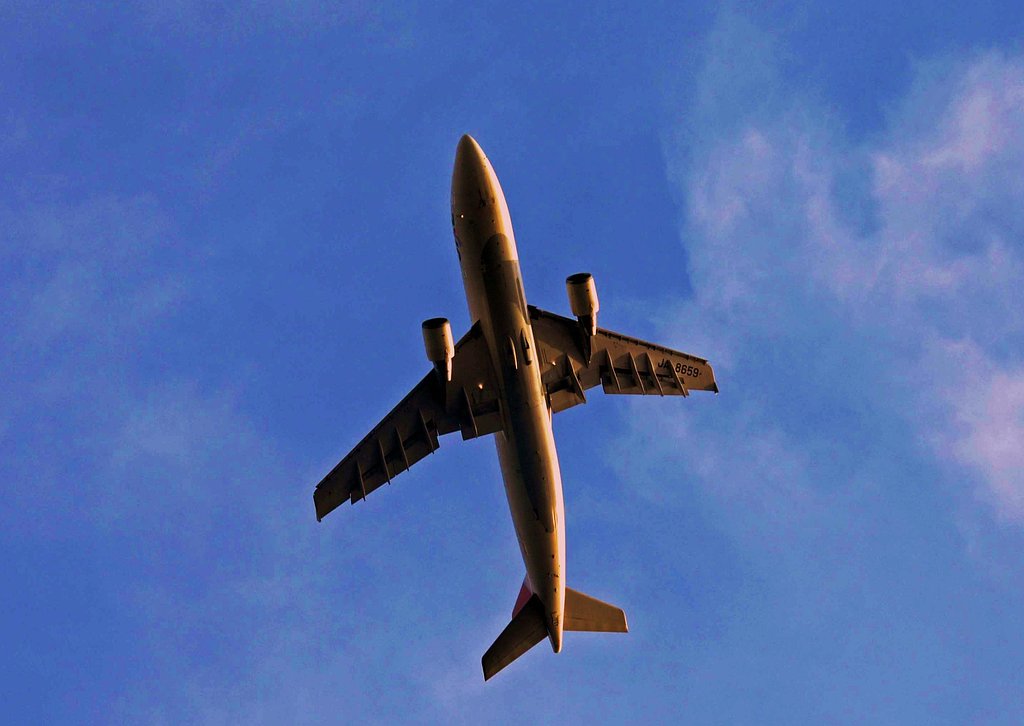 ✈