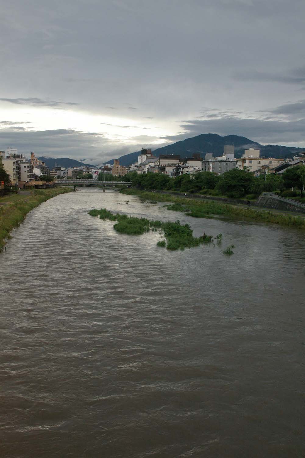 鴨川雨上がり