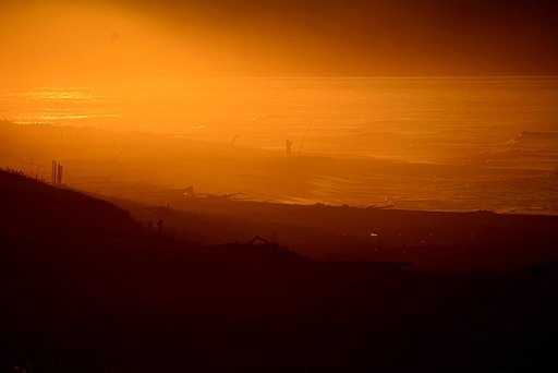 夕日の釣り人