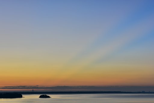 晴天　夜明けの光芒