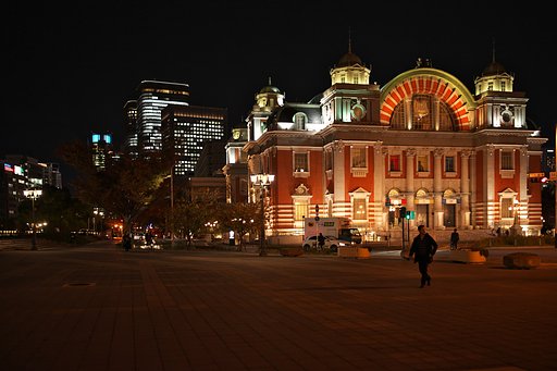 公会堂ライトアップ