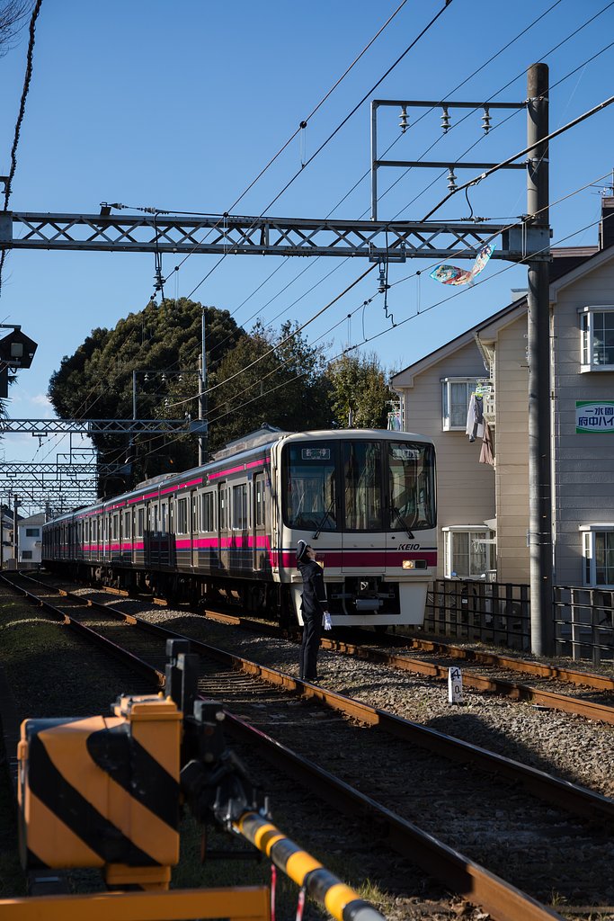 凧に止められた電車