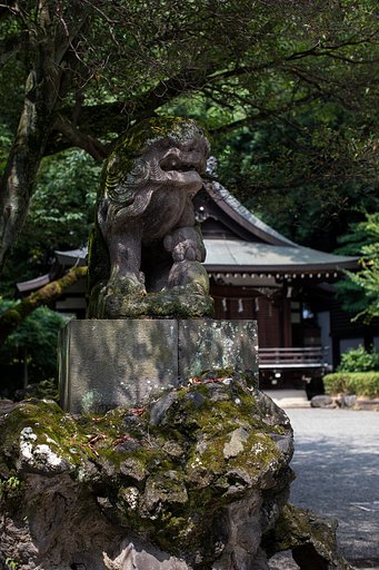 狛犬と能舞台