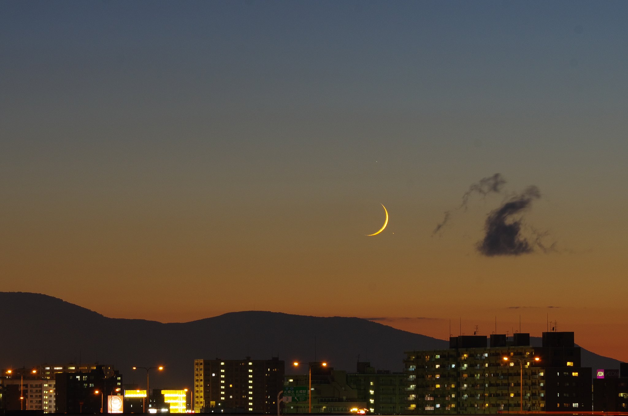 沈む月