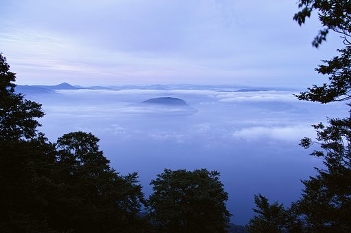 十和田湖　夜明け前