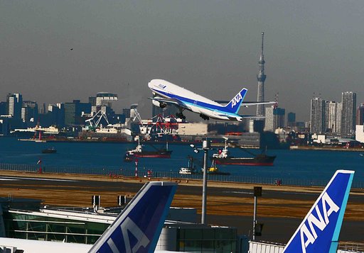 東京湾を上昇する