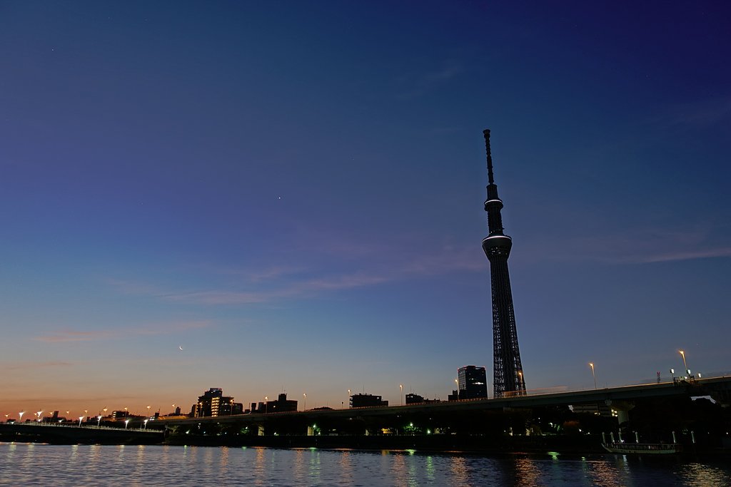 ブルーアワー　（浅草）