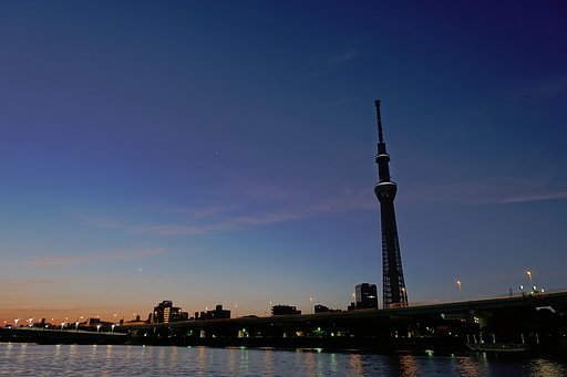 ブルーアワー　（浅草）