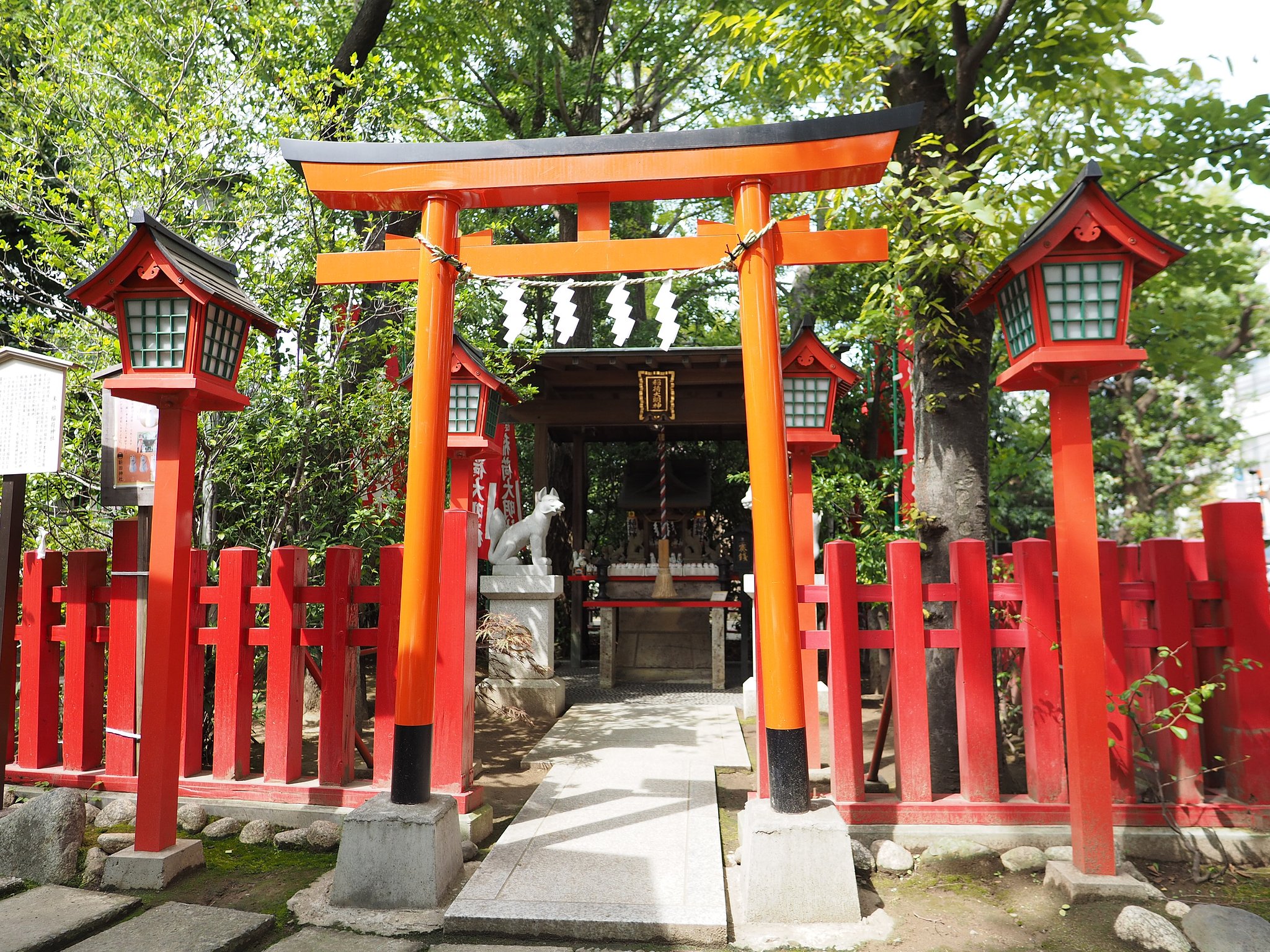新田神社・稲荷大明神