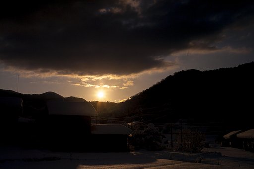 晴れ間も
