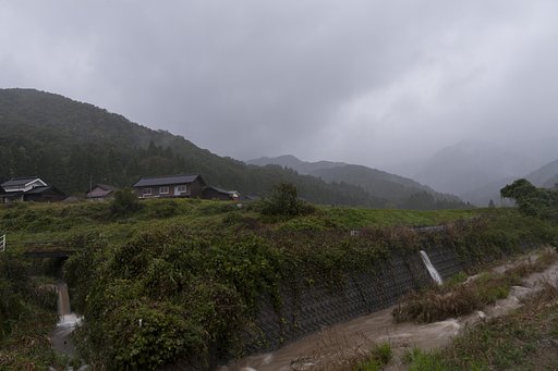 まだ大雨が