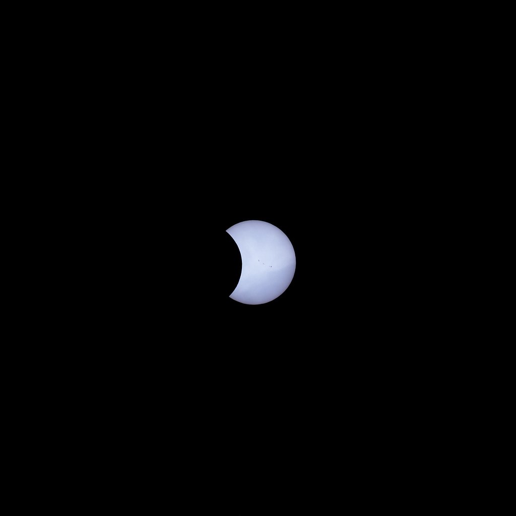 パックマン．．．じゃなかった、 Solar Eclipse 2 😊