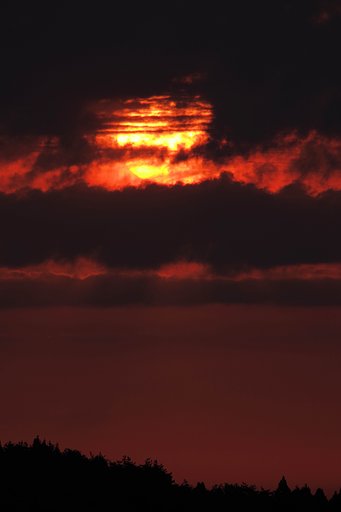 雲の中の朝日