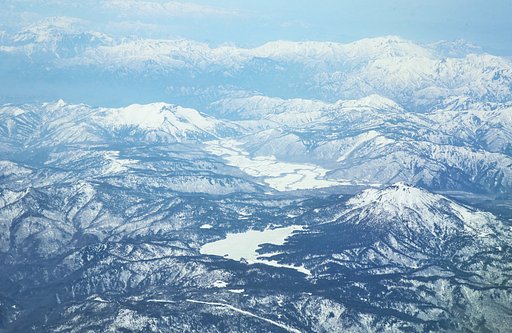 まだ雪に覆われた尾瀬