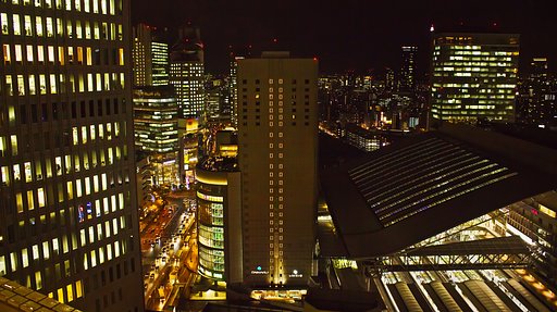 【横顔】 大阪駅大屋根