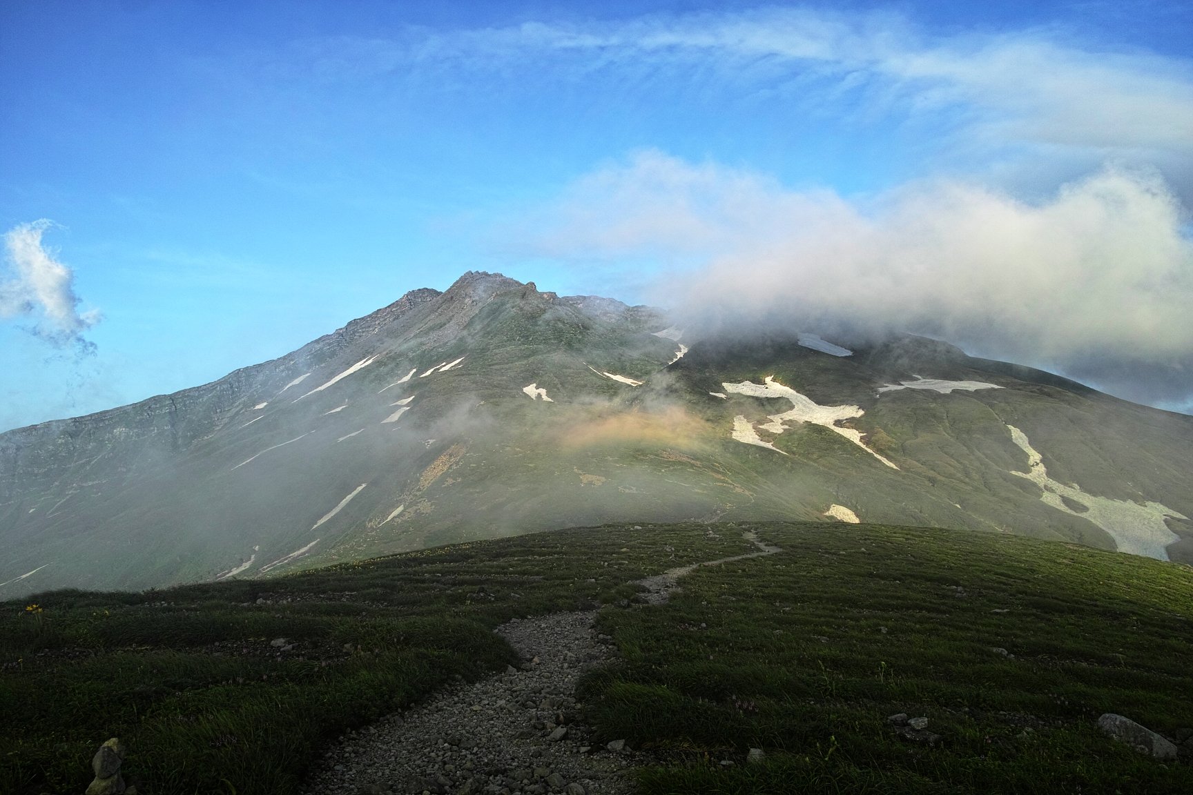 御浜小屋付近の鳥海山