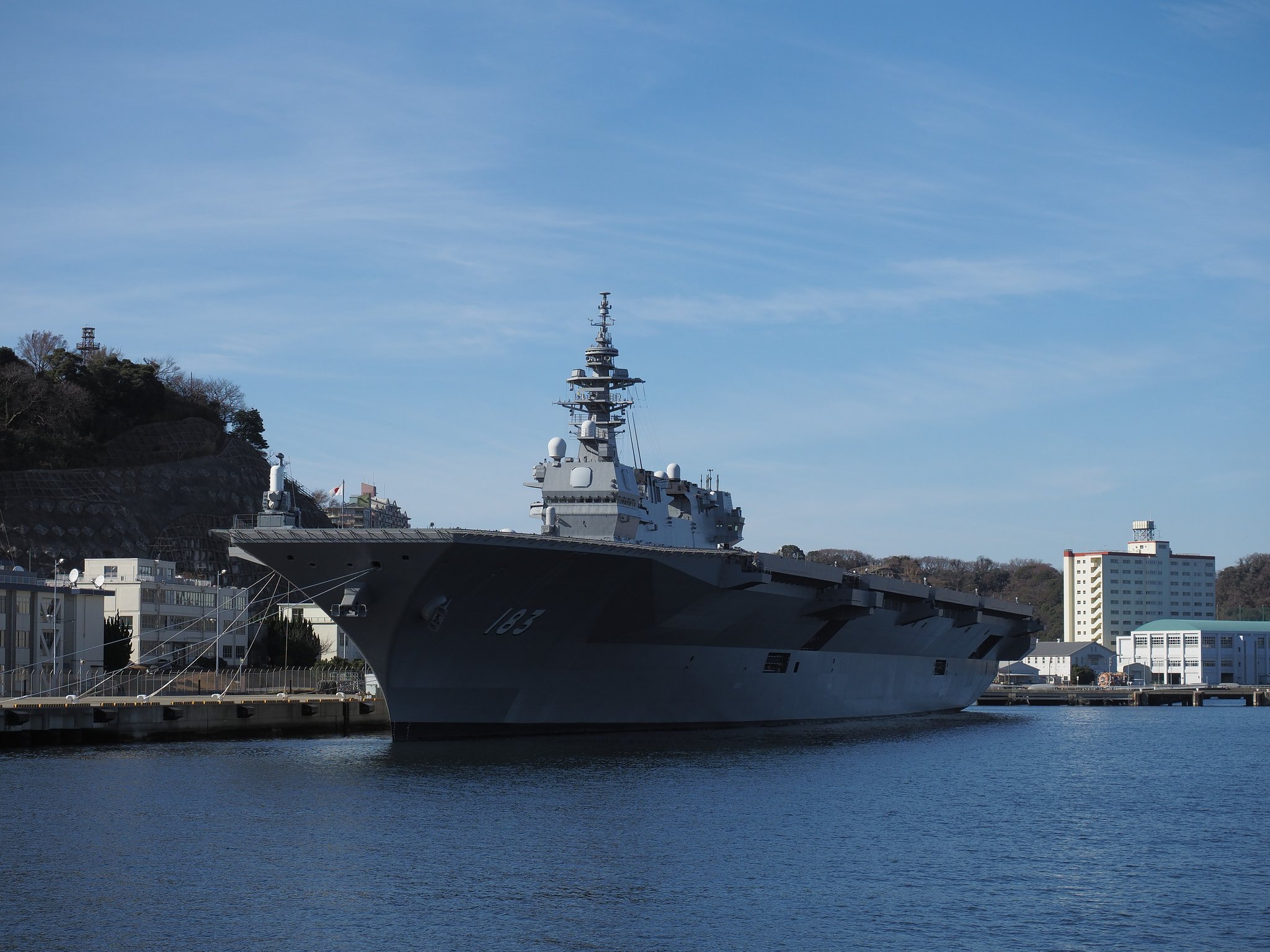 ヘリコプター搭載護衛艦「いずも」