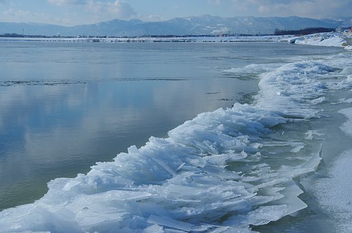 薄氷の重なり