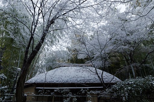 雪の茅葺き２