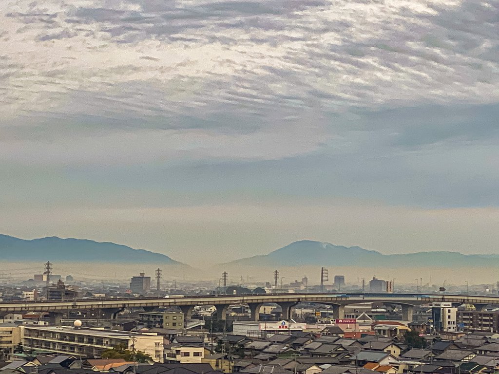 西に見えた伊吹山