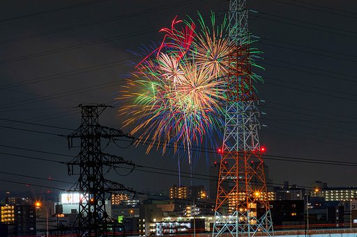 花火と鉄塔