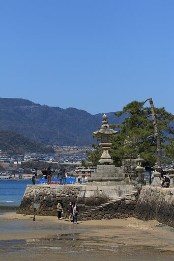 宮島海岸の石灯籠