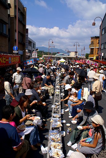 【円】この食べ物が円で　いや縁で