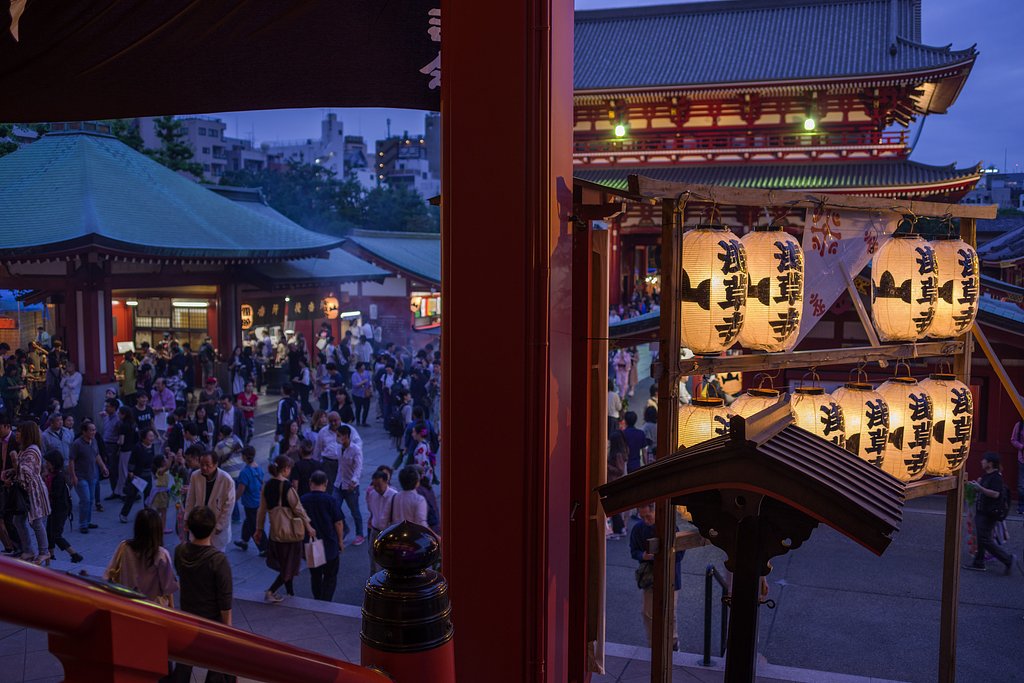 夕暮れ浅草寺