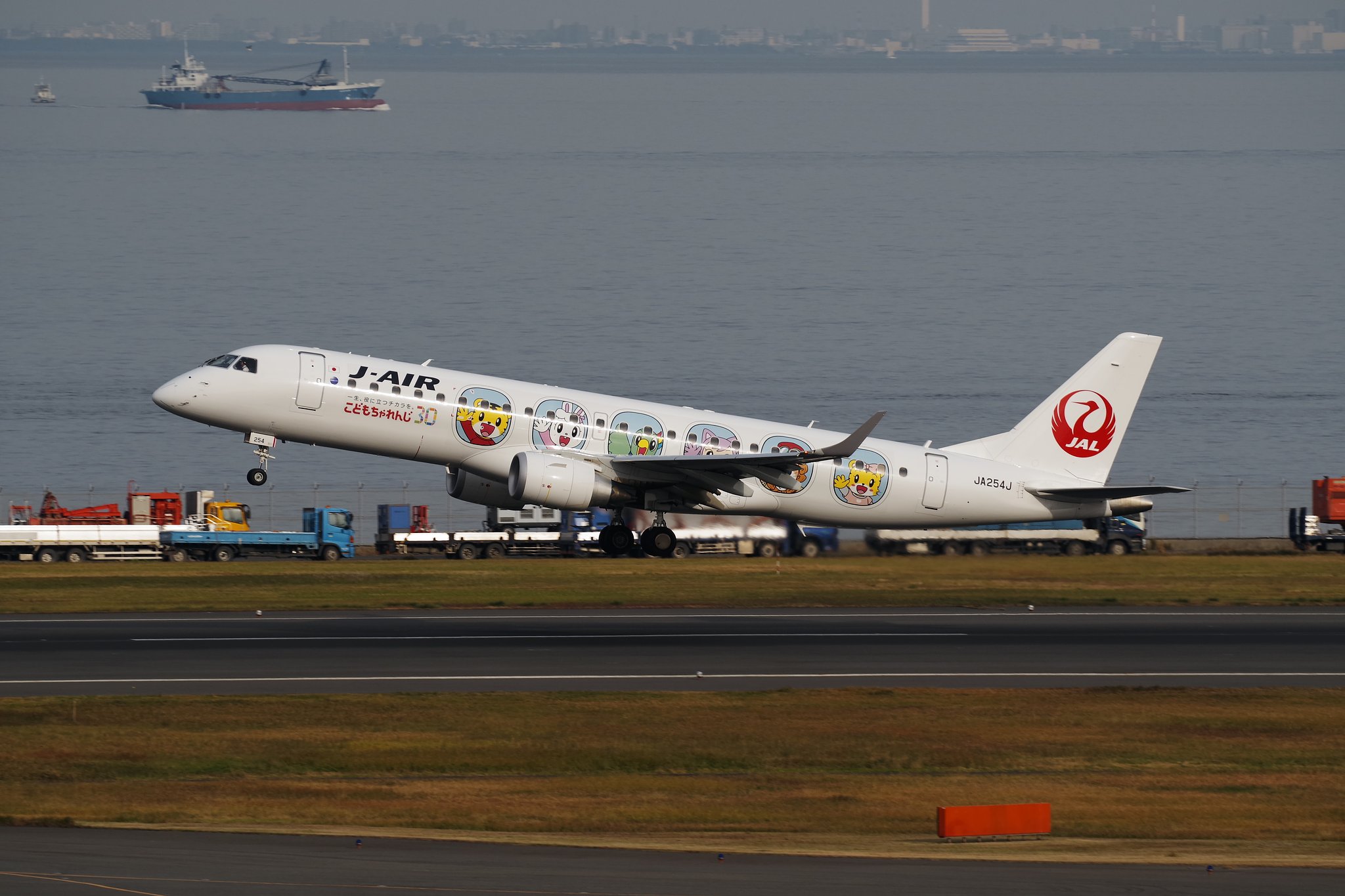 J-AIRの特別塗装・2