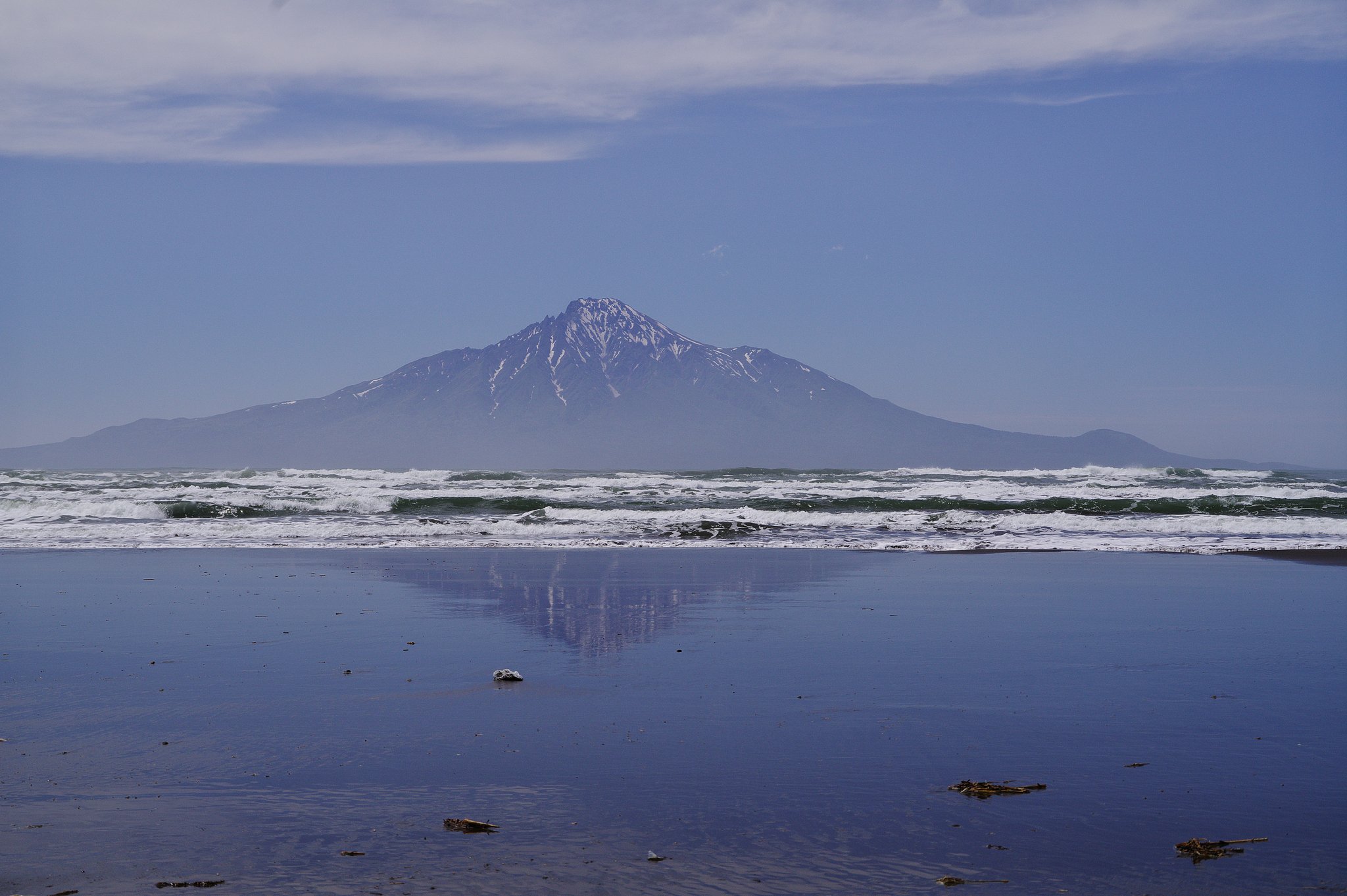 波に浮かぶ