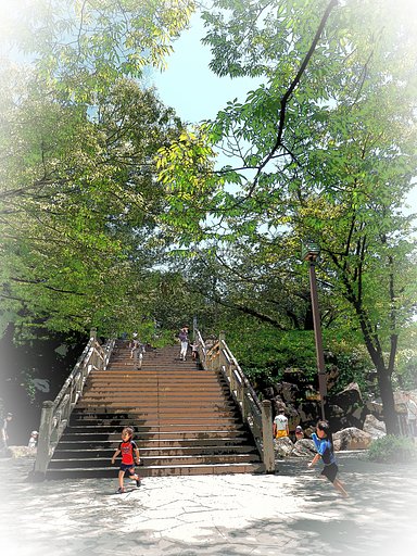 坂のある風景～飛鳥山公園～