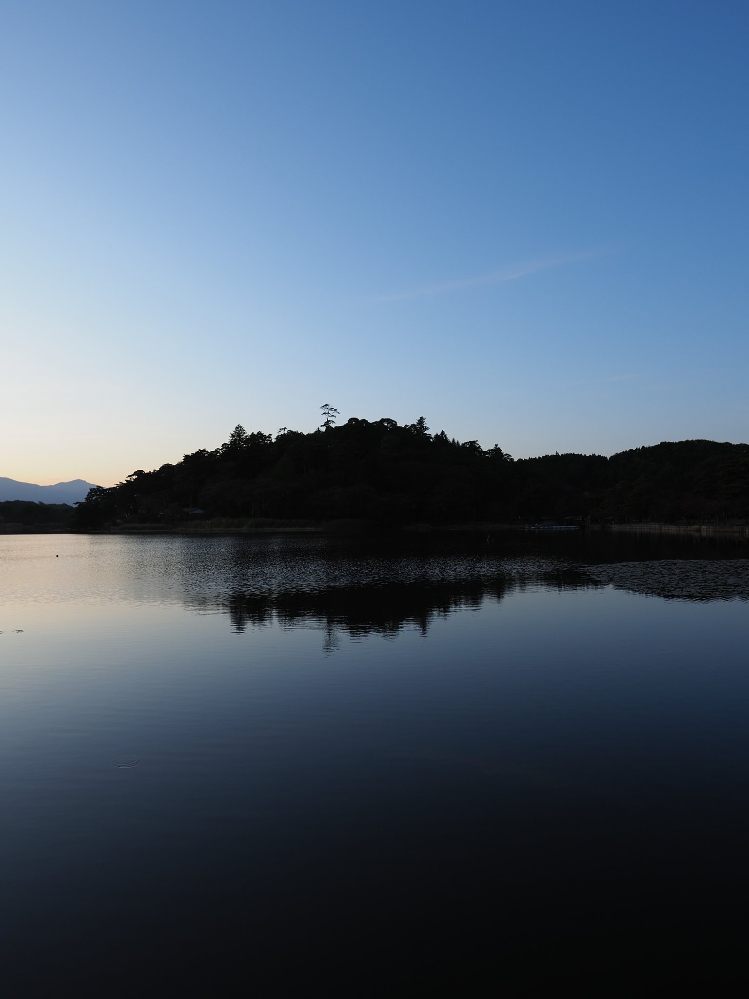 南湖秋水夜無煙